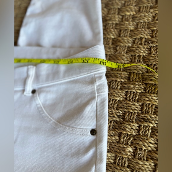 HUE Essential Denim Mid-Rise Capri Sun Women's White Jeans Sz L - Picture 10 of 14
